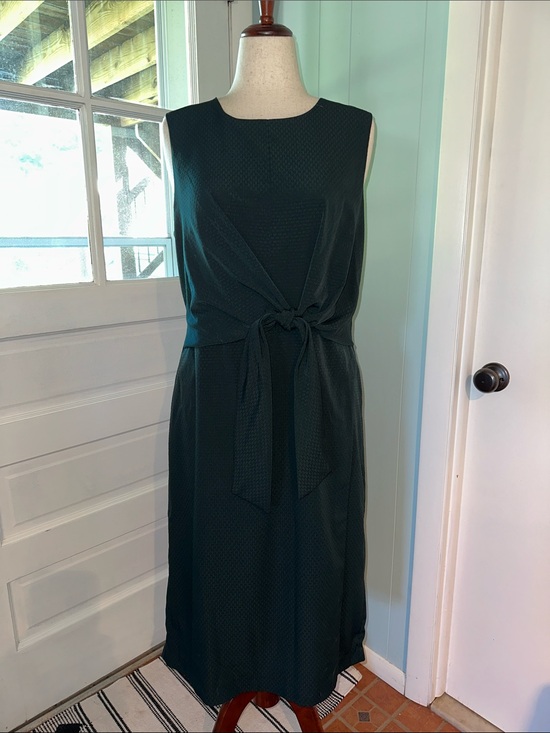Ann Taylor Dresses & Skirts - Ann Taylor Sleeveless Deep Green Tie-Front Midi Dress